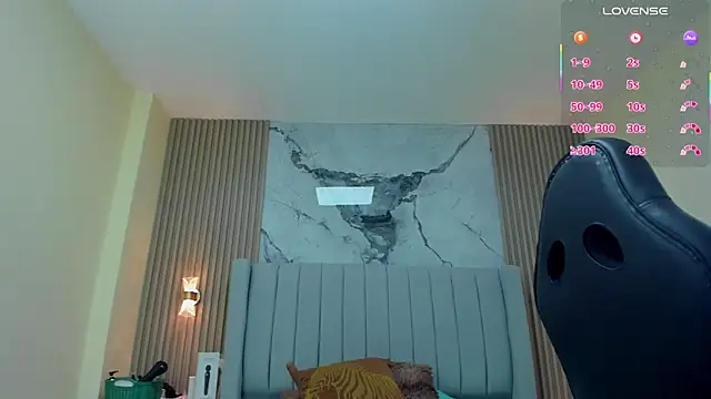 MAGIEVANS1 online show from October 2025 12:37:01 PM