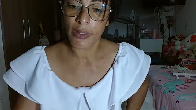 Snapshot of kateleyagrey chatting on December 2024 03:19:02 AM kateleyagrey online show from December 2024 03:19:02 AM