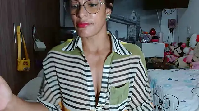 Snapshot of kateleyagrey chatting on December 2024 02:26:01 AM kateleyagrey online show from December 2024 02:26:01 AM
