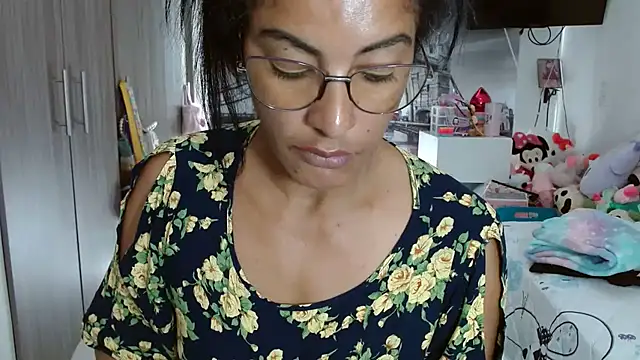 Snapshot of kateleyagrey chatting on December 2024 02:17:02 PM kateleyagrey online show from December 2024 02:17:02 PM