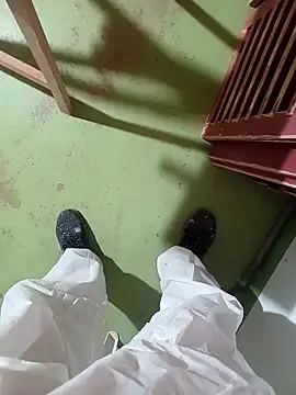 Snapshot of GeilerSchweizer chatting on December 2025 08:19:02 AM GeilerSchweizer online show from December 2025 08:19:02 AM