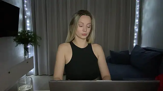 Alice Wonders online show from December 2024 07:46:02 PM