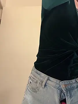 Snapshot of ClumsyLink chatting on November 2025 10:08:01 PM ClumsyLink online show from November 2025 10:08:01 PM