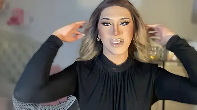 Snapshot of Ts_glamxxxx chatting on October 2025 11:35:02 PM Ts glamxxxx online show from October 2025 11:35:02 PM