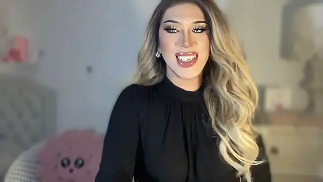 Snapshot of Ts_glamxxxx chatting on October 2025 01:27:02 AM Ts glamxxxx online show from October 2025 01:27:02 AM