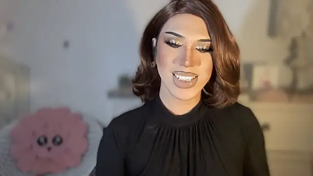 Snapshot of Ts_glamxxxx chatting on October 2025 12:22:01 AM Ts glamxxxx online show from October 2025 12:22:01 AM