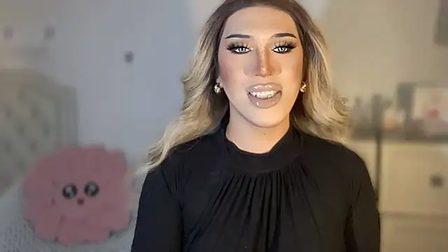 Snapshot of Ts_glamxxxx chatting on October 2025 08:04:01 AM Ts glamxxxx online show from October 2025 08:04:01 AM