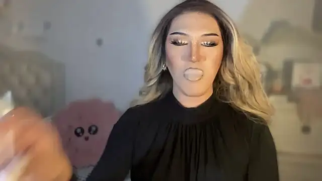 Snapshot of Ts_glamxxxx chatting on October 2025 12:55:01 AM Ts glamxxxx online show from October 2025 12:55:01 AM