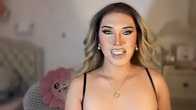 Snapshot of Ts_glamxxxx chatting on October 2025 02:04:02 AM Ts glamxxxx online show from October 2025 02:04:02 AM