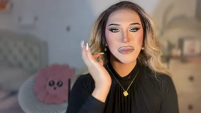 Snapshot of Ts_glamxxxx chatting on October 2025 12:13:01 AM Ts glamxxxx online show from October 2025 12:13:01 AM