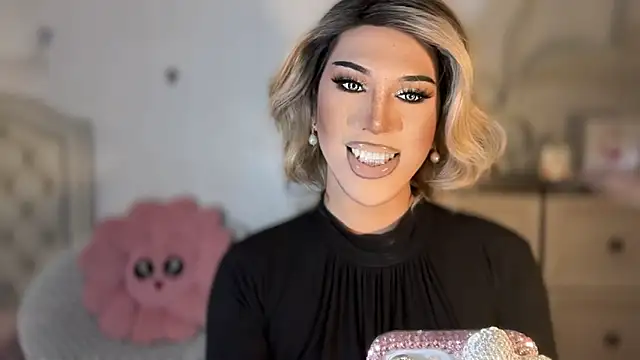 Snapshot of Ts_glamxxxx chatting on October 2025 12:56:02 AM Ts glamxxxx online show from October 2025 12:56:02 AM