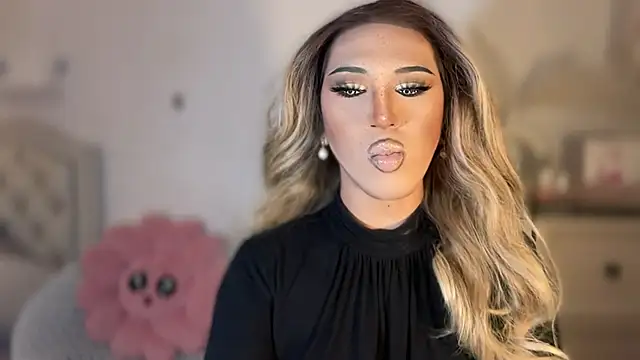 Snapshot of Ts_glamxxxx chatting on November 2025 02:12:01 AM Ts glamxxxx online show from November 2025 02:12:01 AM