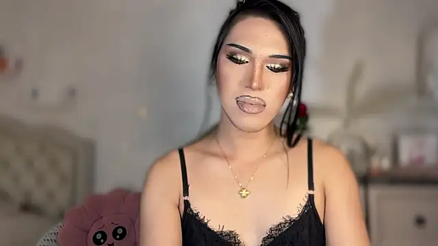 Snapshot of Ts_glamxxxx chatting on November 2025 12:33:01 AM Ts glamxxxx online show from November 2025 12:33:01 AM