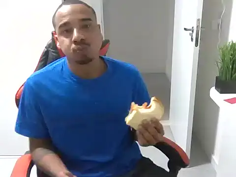 Juninho10c online show from November 2025 03:38:01 AM