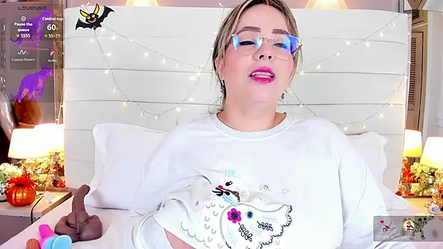 Snapshot of Charlotte93_ chatting on November 2025 11:43:02 AM Charlotte93 online show from November 2025 11:43:02 AM