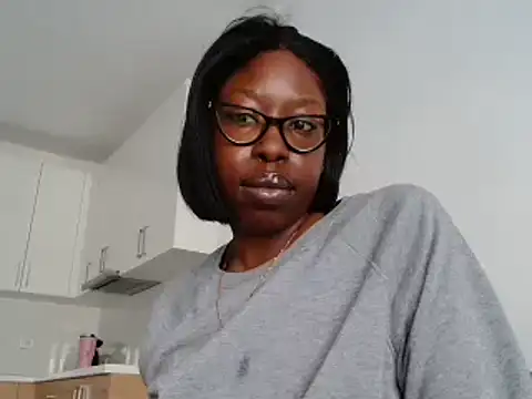 Snapshot of MadamIndigo chatting on October 2025 12:38:01 PM MadamIndigo online show from October 2025 12:38:01 PM