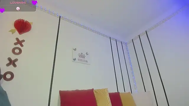 Snapshot of yelenaowens chatting on October 2025 01:17:01 AM yelenaowens online show from October 2025 01:17:01 AM