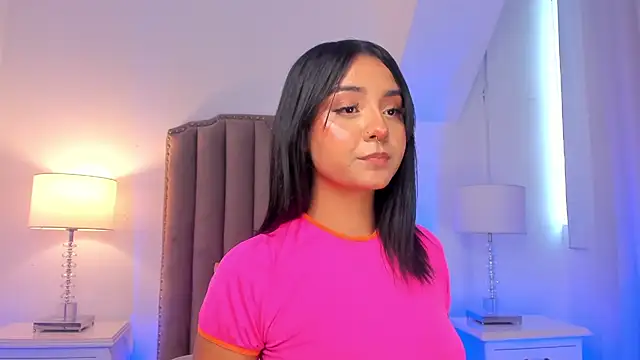 Emma Torres   online show from December 2024 03:43:02 PM