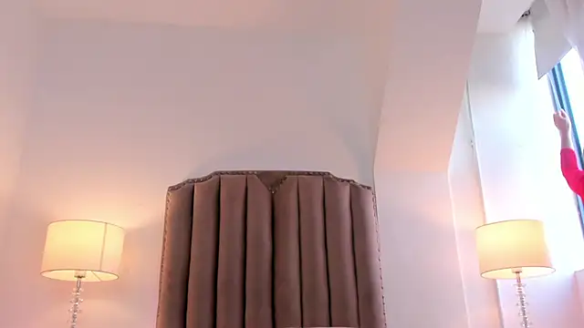 Emma Torres   online show from March 2025 12:33:02 PM