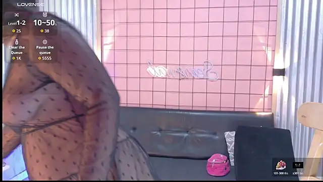 mensia hernandz online show from October 2025 01:34:02 PM