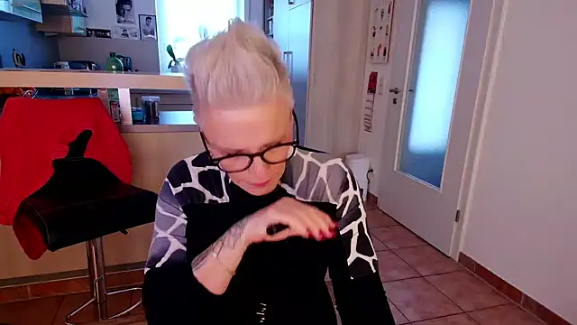 German Milf online show from December 2024 02:04:01 PM