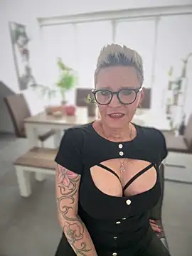 German Milf online show from February 2025 01:55:01 PM