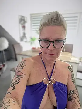 German Milf online show from March 2025 01:42:01 PM