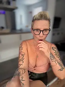 German Milf online show from October 2025 01:01:01 PM