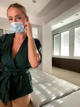 Snapshot of EmaSalis chatting on October 2025 03:43:01 PM EmaSalis online show from October 2025 03:43:01 PM