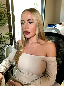 Snapshot of EmaSalis chatting on October 2025 10:02:01 AM EmaSalis online show from October 2025 10:02:01 AM