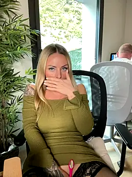 Snapshot of EmaSalis chatting on October 2025 09:10:02 AM EmaSalis online show from October 2025 09:10:02 AM