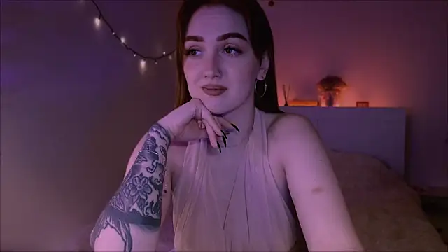 LilyFarey online show from March 2025 08:00:01 PM