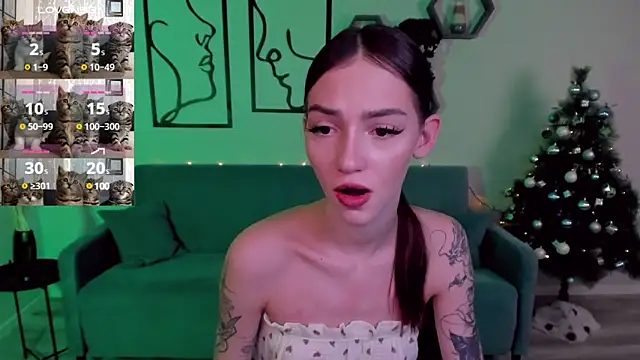 Snapshot of SophieCatty chatting on January 2025 01:53:01 PM SophieCatty online show from January 2025 01:53:01 PM