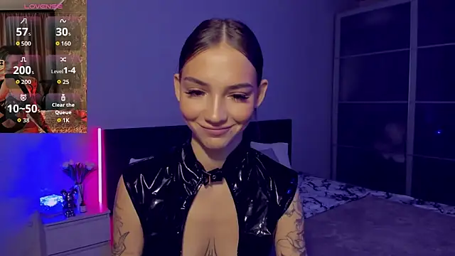 Snapshot of SophieCatty chatting on October 2025 12:14:01 AM SophieCatty online show from October 2025 12:14:01 AM