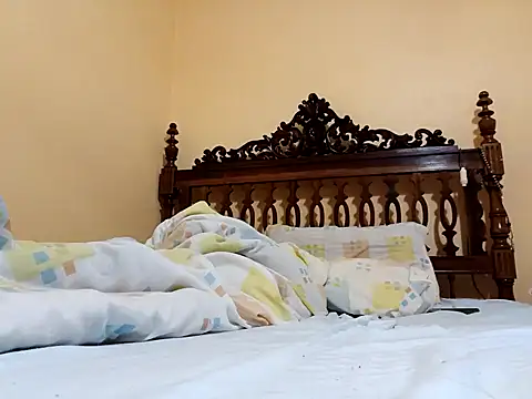 Snapshot of White_rabbit_ chatting on November 2025 12:44:01 AM White rabbit online show from November 2025 12:44:01 AM