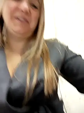 Snapshot of Office_Albertina chatting on October 2025 09:52:01 PM Office Albertina online show from October 2025 09:52:01 PM