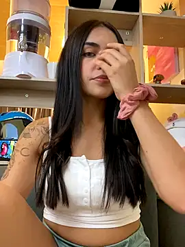 Snapshot of DaphneUwu chatting on October 2025 01:14:02 AM DaphneUwu online show from October 2025 01:14:02 AM