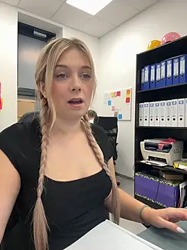 CherryAuroraa online show from December 2024 08:22:01 PM