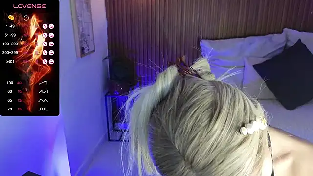 Snapshot of AmelieAxie chatting on January 2025 04:08:02 AM AmelieAxie online show from January 2025 04:08:02 AM