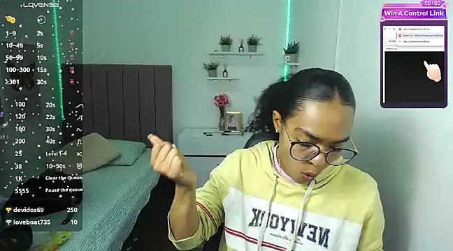 Nina lovee  online show from December 2024 04:53:01 PM