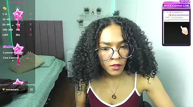 Nina lovee  online show from December 2024 04:44:02 PM