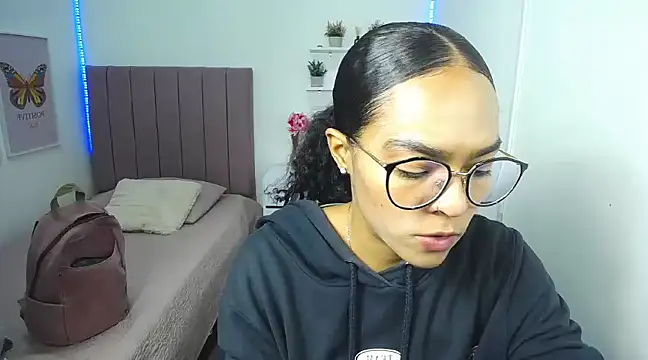Nina lovee  online show from December 2024 01:28:01 PM
