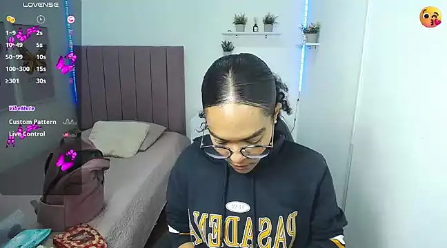 Nina lovee  online show from December 2024 04:32:02 PM