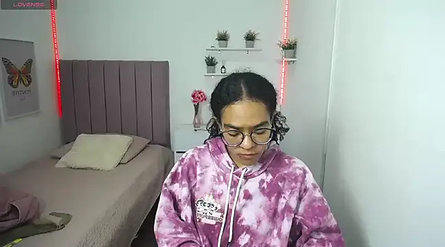 Nina lovee  online show from December 2024 01:27:02 PM