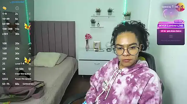 Nina lovee  online show from December 2024 04:31:01 PM