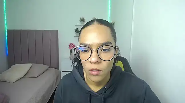 Nina lovee  online show from December 2024 01:34:02 PM