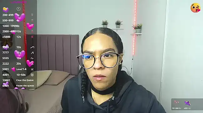 Nina lovee  online show from December 2024 01:32:01 PM