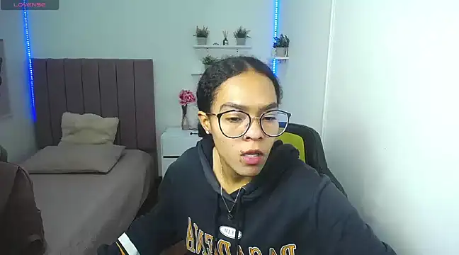 Nina lovee  online show from January 2025 01:52:01 PM