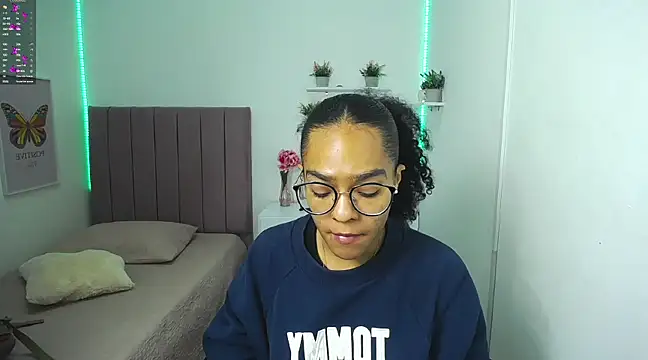 Nina lovee  online show from February 2025 01:27:02 PM