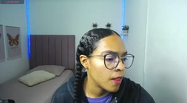 Nina lovee  online show from February 2025 01:33:02 PM